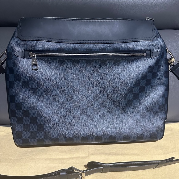 Louis Vuitton Messenger Bag - Picture 2 of 15